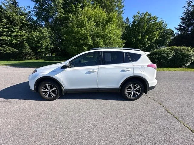 Used 2017 White Toyota XLE image 6