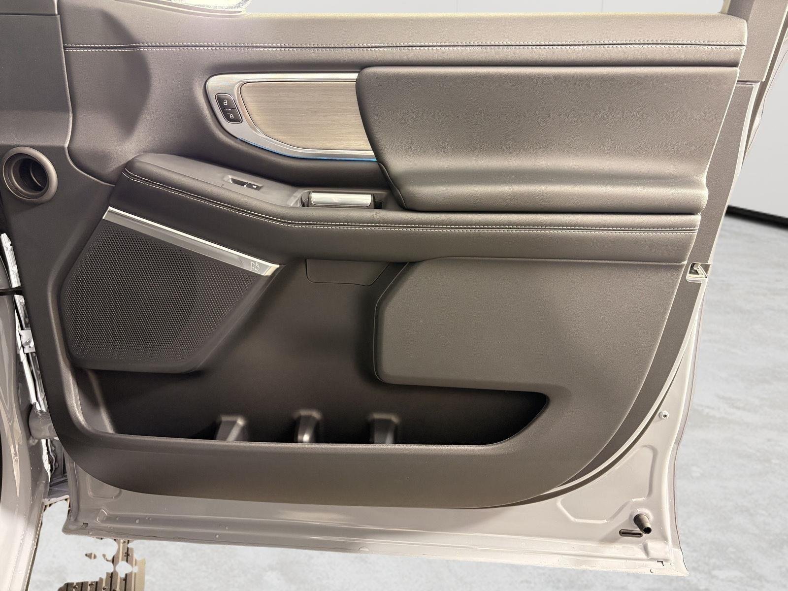 New 2026 Glacier Gray Metallic Tri-Coat Ford Platinum® image 25