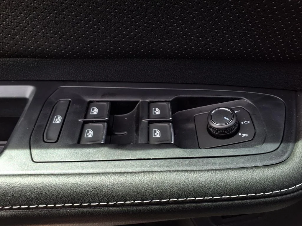 New 2026 Avocado Green Pearl Volkswagen 2.0T SE w/Technology image 9
