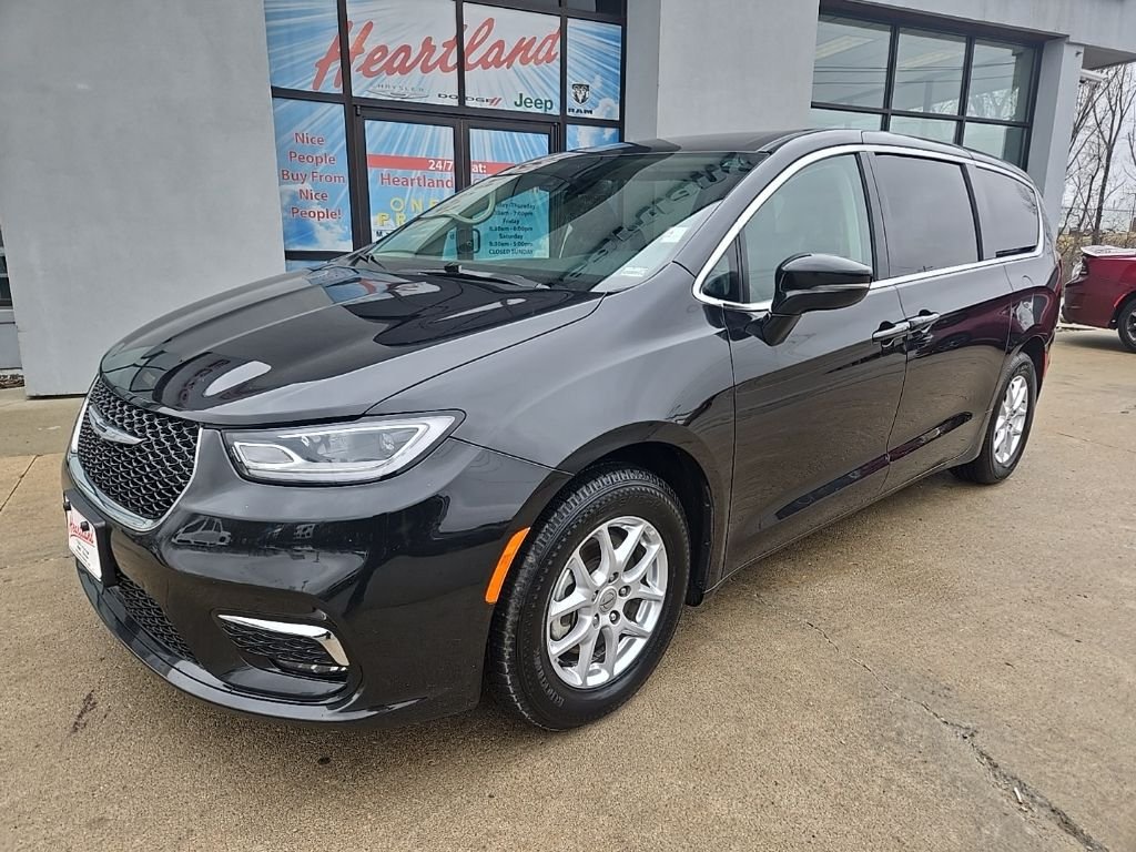 Used 2024 Chrysler Pacifica Touring L with VIN 2C4RC1BG0RR101931 for sale in Kansas City
