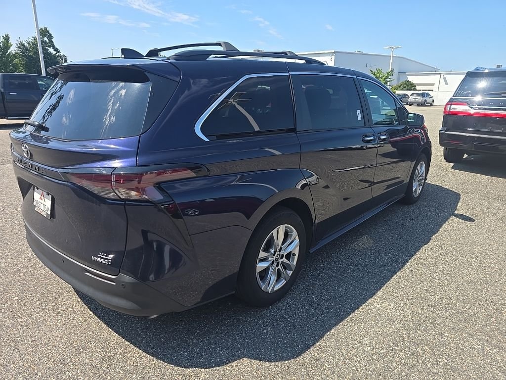 Used 2024  Toyota XLE image 5