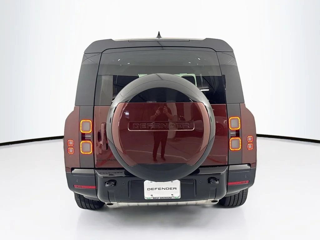 New 2026 Sedona Red Land Rover X-Dynamic SE image 6