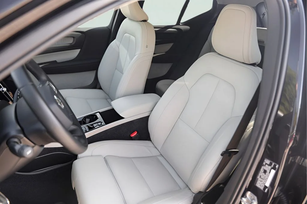 Used 2020 Black Volvo T5 Inscription image 10