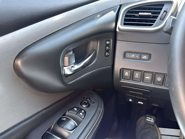 Used 2021 Black Nissan SL image 24