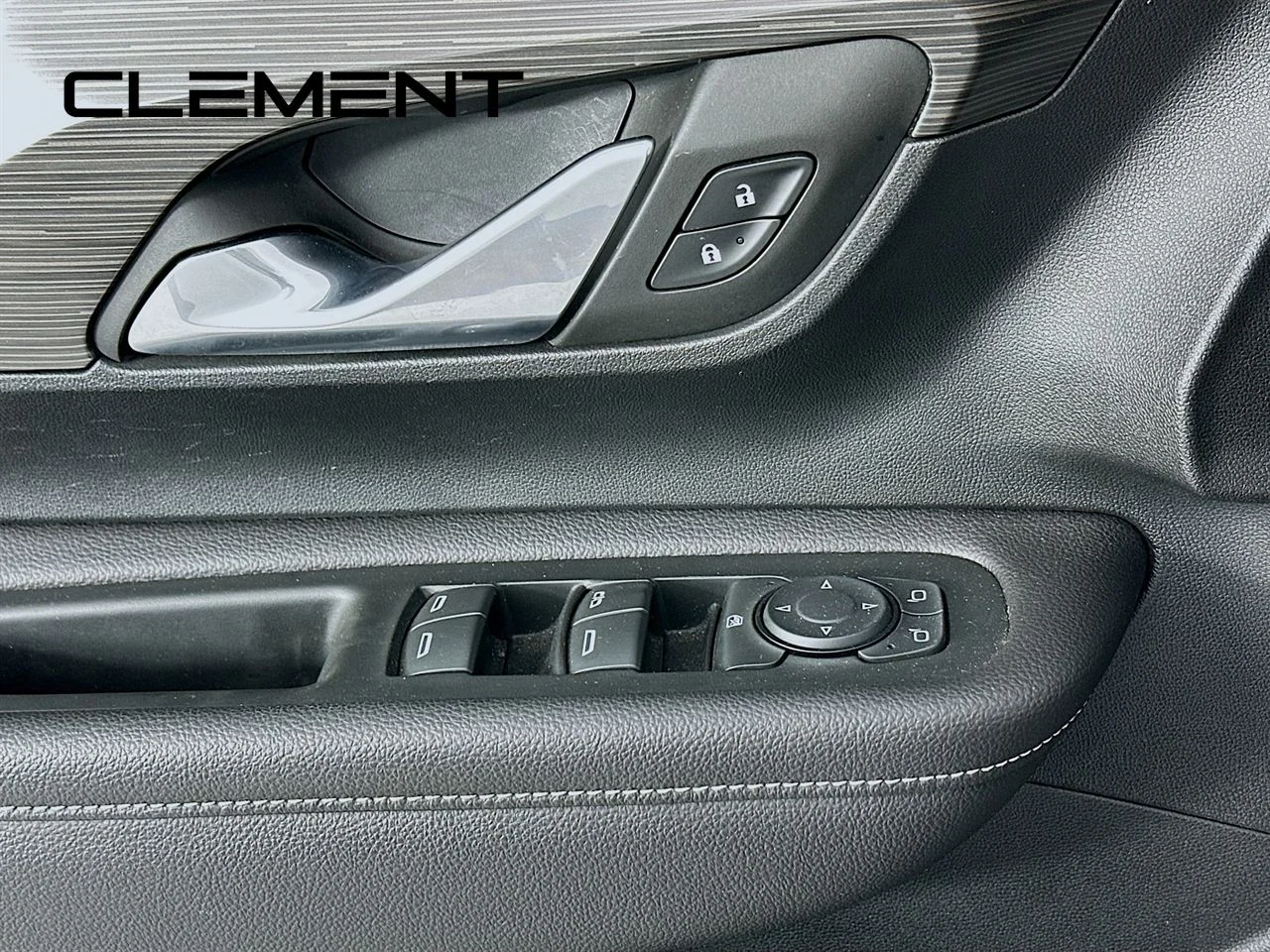 Used 2022 Summit White GMC SLE image 26