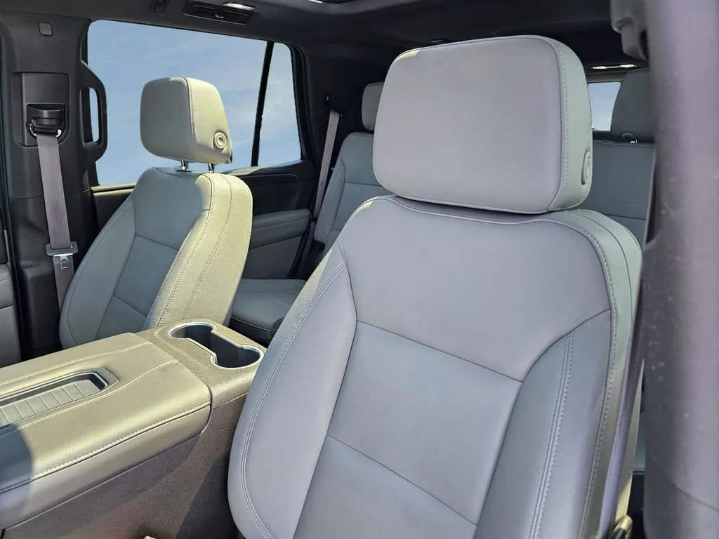 Used 2023 Summit White Chevrolet Z71 image 17