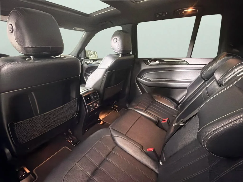 Used 2019 Red Mercedes-Benz 4MATIC® image 30