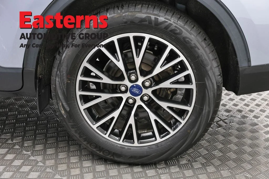 Used 2022 Blue Ford SE image 34