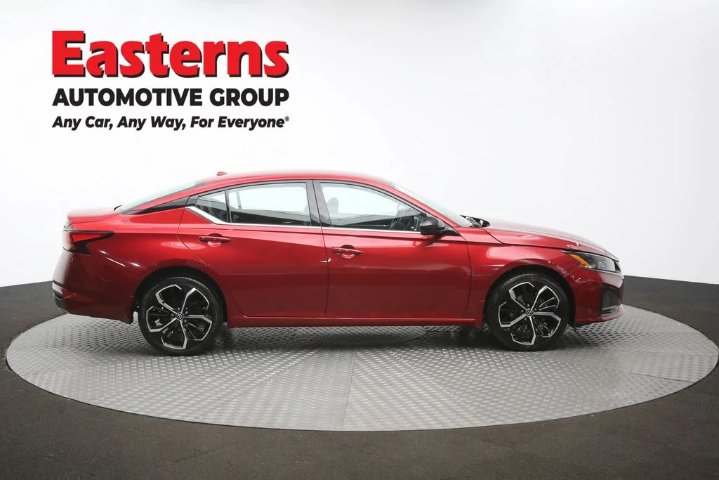 Used 2023 Red Nissan 2.5 SR image 43