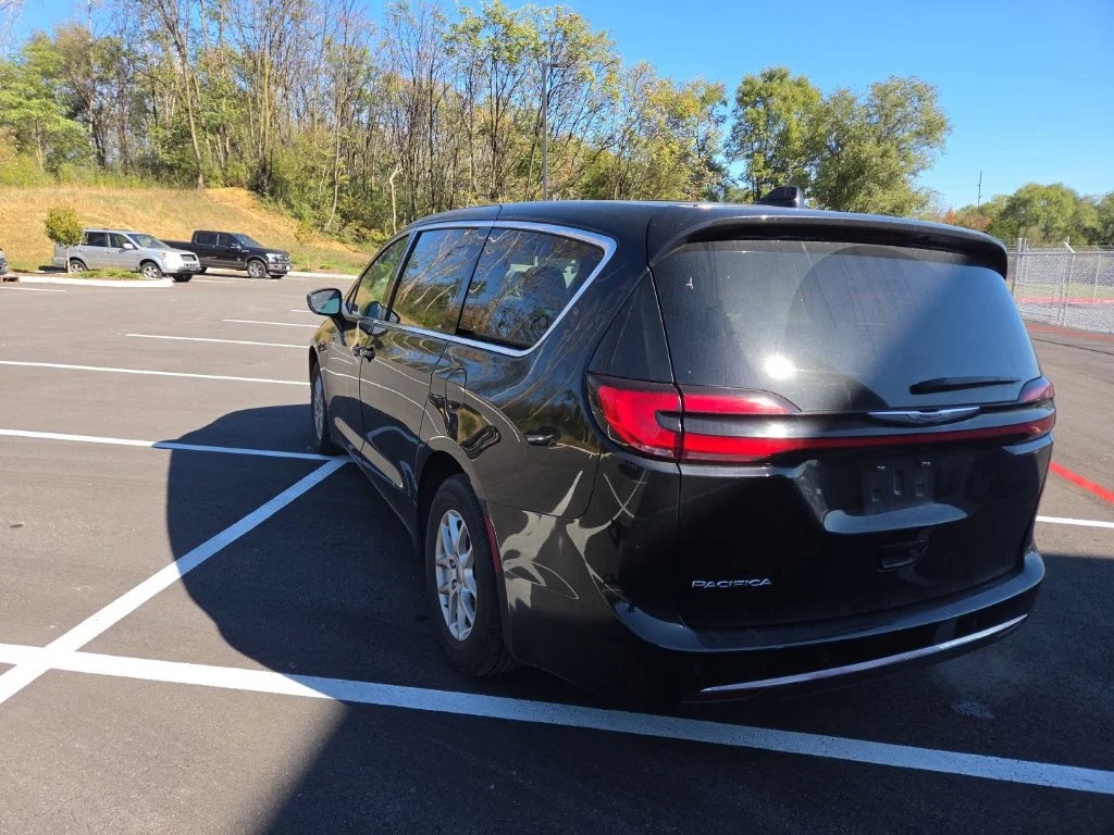 Used 2024 Black Chrysler Touring L image 6