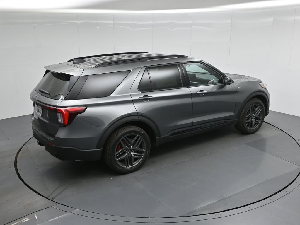New 2026 Carbonized Gray Metallic Ford ST-Line image 41