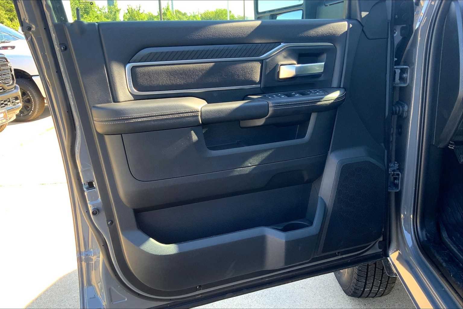 New 2026 Ceramic Gray Clear-Coat Exterior Paint RAM Lone Star image 10
