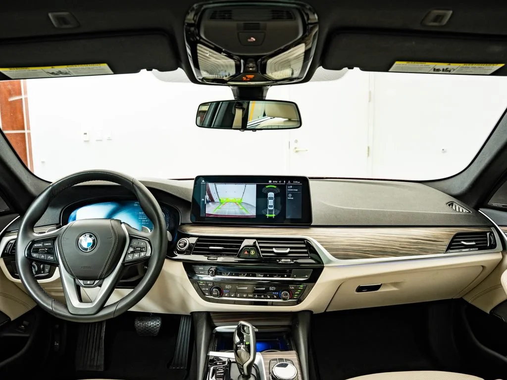 Used 2023 Aventurin Red Metallic BMW 540i xDrive image 4