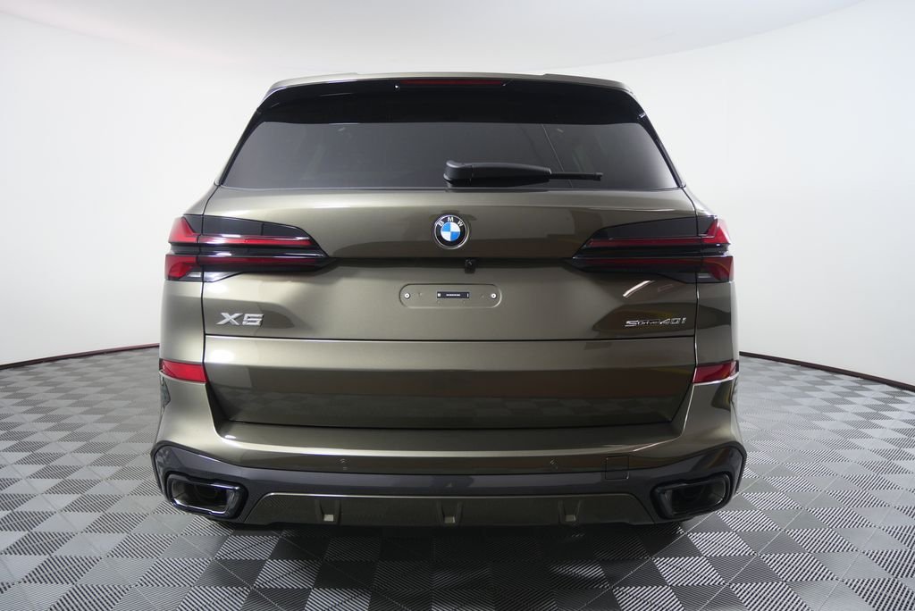 New 2026 Manhattan Green Metallic BMW sDrive40i image 5
