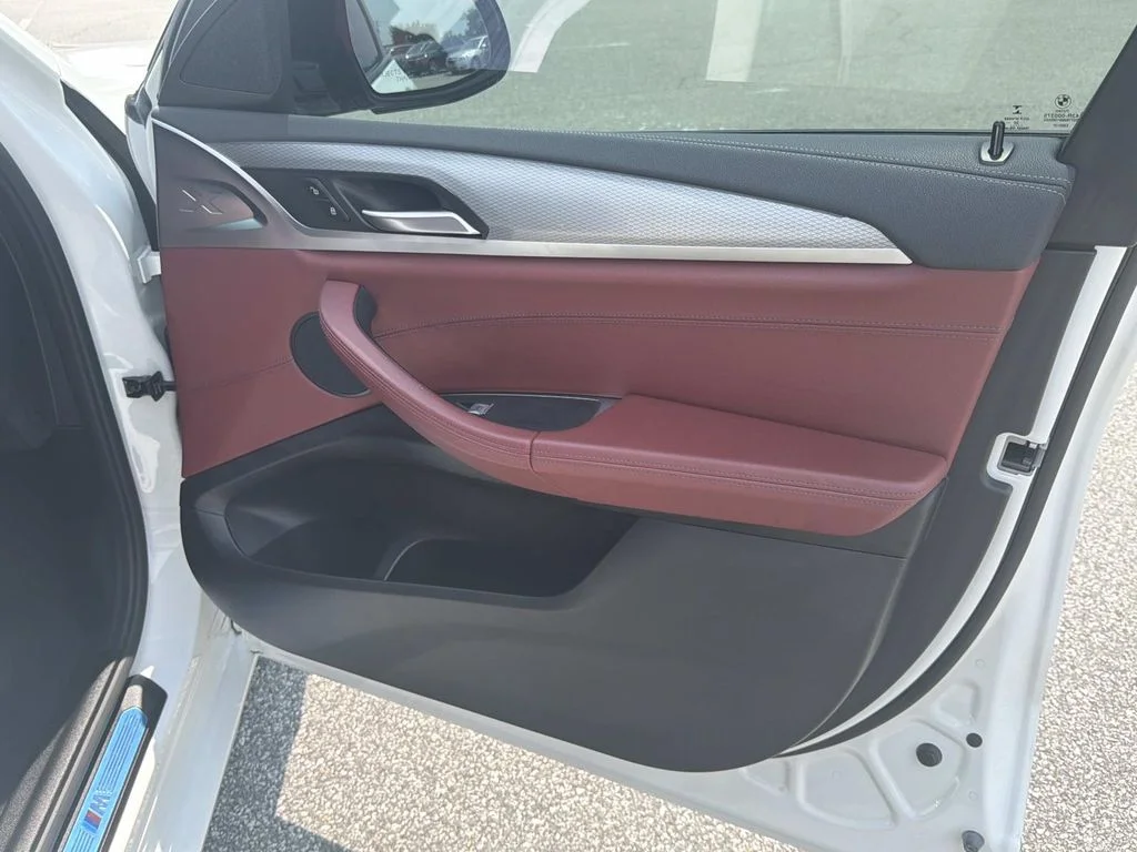 Used 2021 White BMW xDrive30i image 25