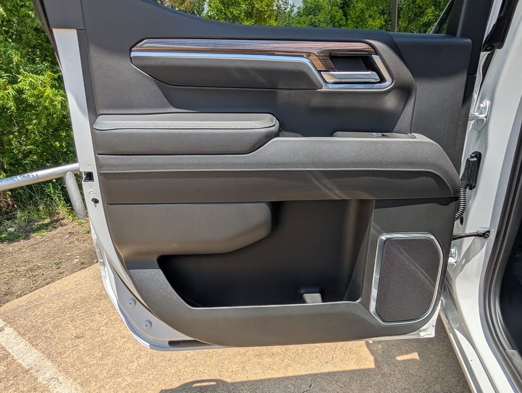New 2026 Summit White Chevrolet LT image 8