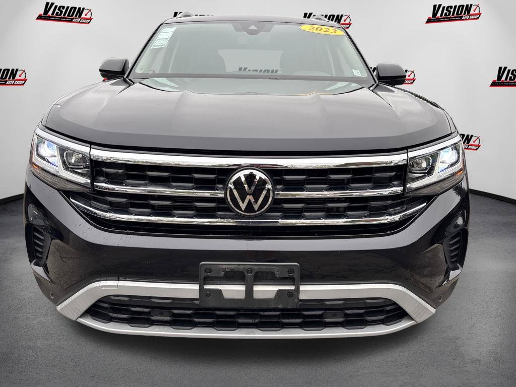 Used 2023  Volkswagen SEL image 2