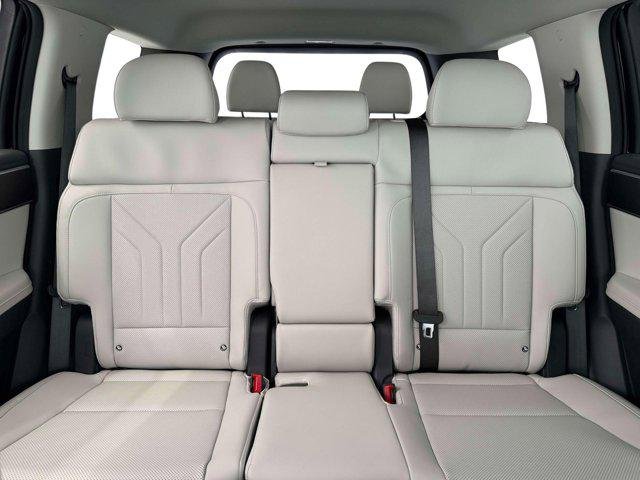 New 2026 Shimmering Silver Hyundai SEL image 35