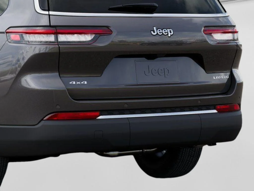 New 2025 Baltic Gray Metallic Clear-Coat Exterior Paint Jeep Laredo image 13