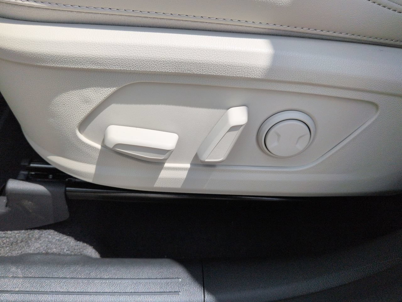 New 2026 Wolf Gray Kia S image 22