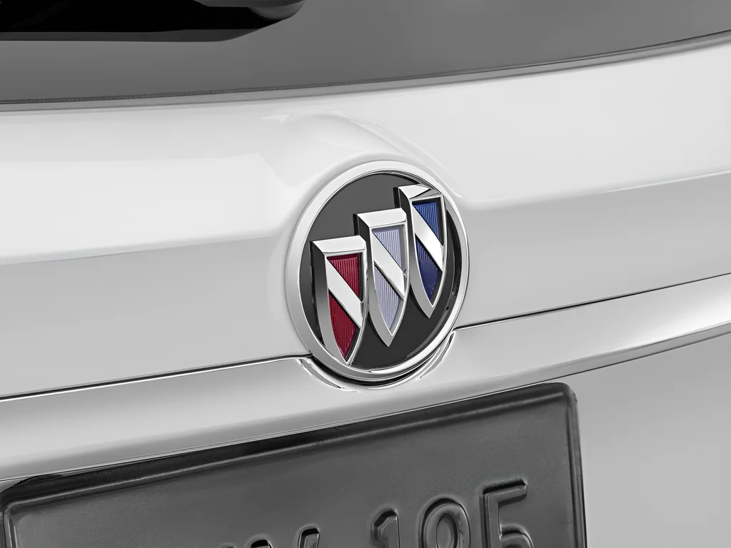 Used 2022 White Buick Preferred image 53