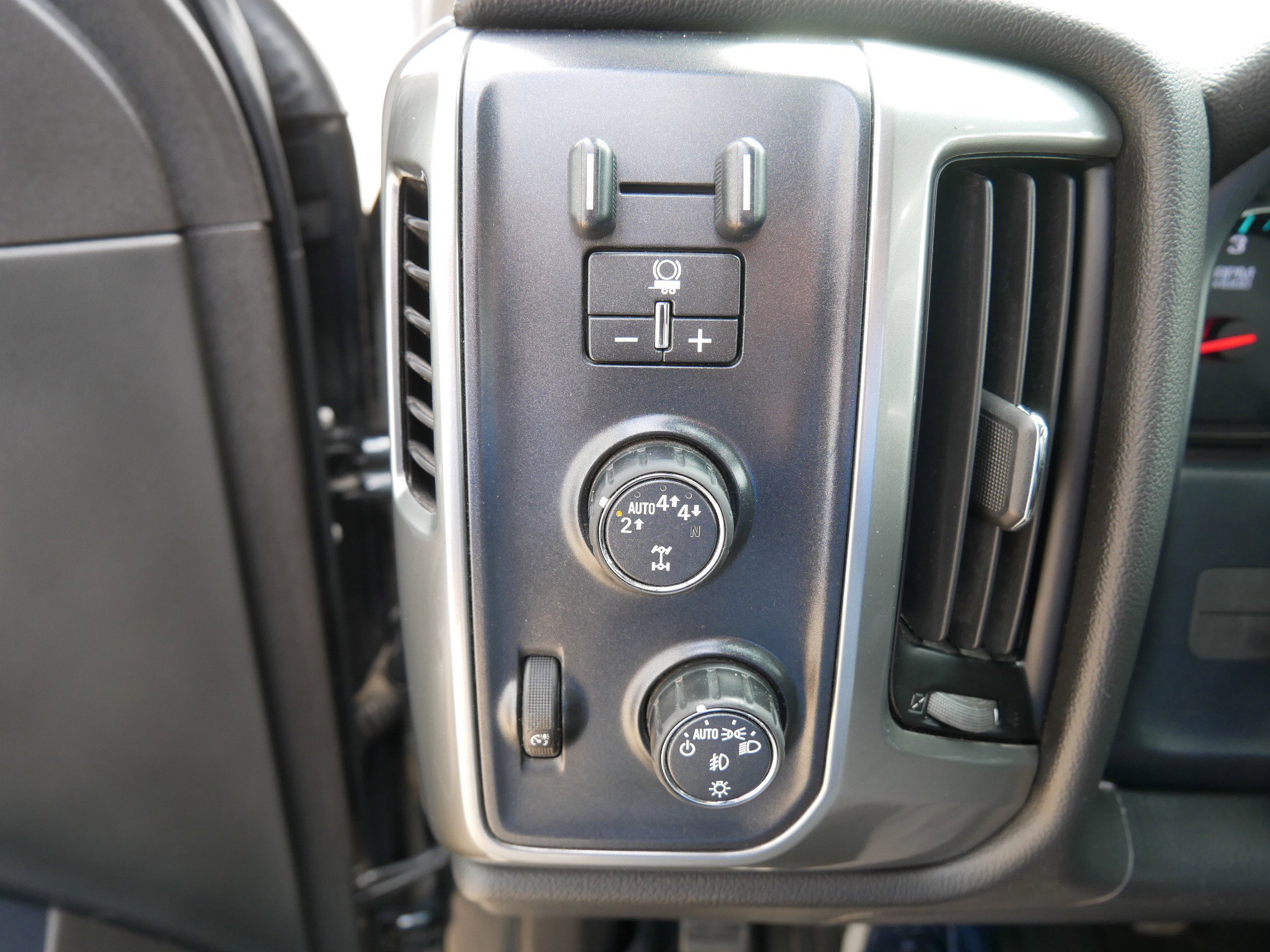 Used 2019 Graphite Metallic Chevrolet LT image 19