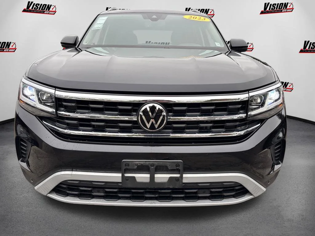Used 2023  Volkswagen SEL image 2