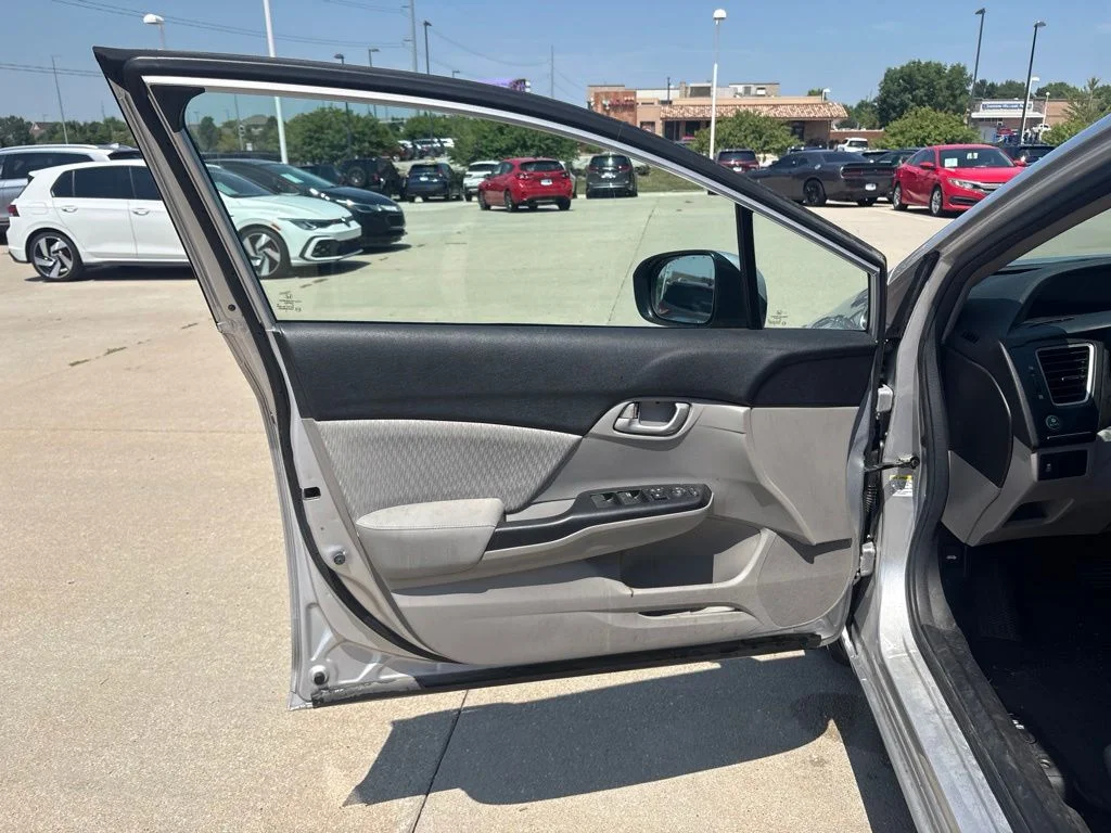 Used 2014 Silver Honda LX image 9