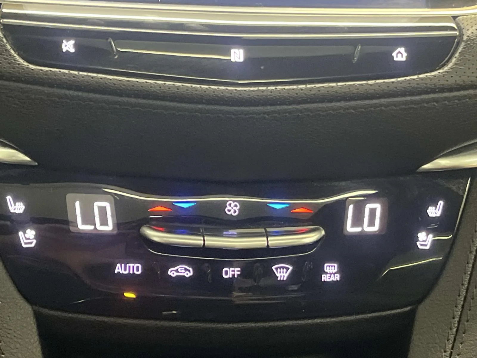 Used 2021 CRYSTAL WHITE TRICOAT Cadillac FWD Premium Luxury image 22