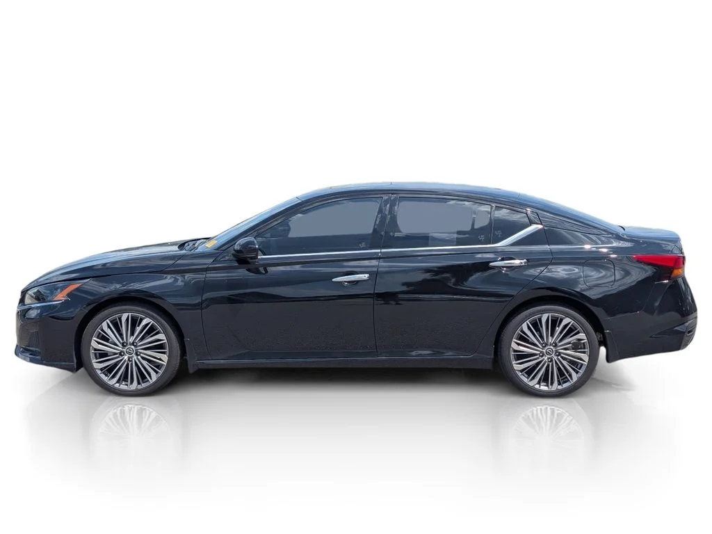 Used 2025 Black Nissan 2.5 SL image 8