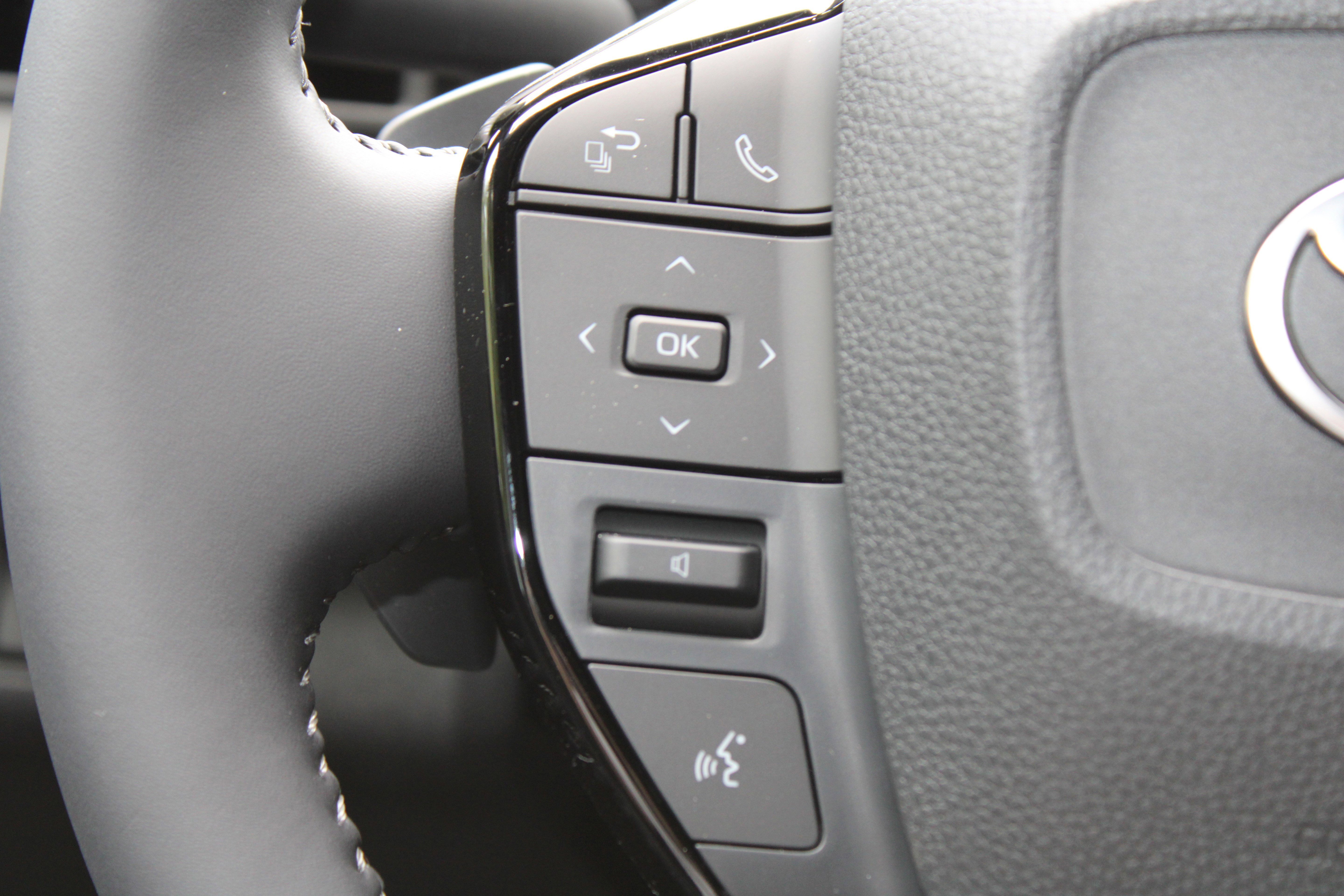 New 2026 Wind Chill Pearl <sup>1</sup> Toyota  SE image 37