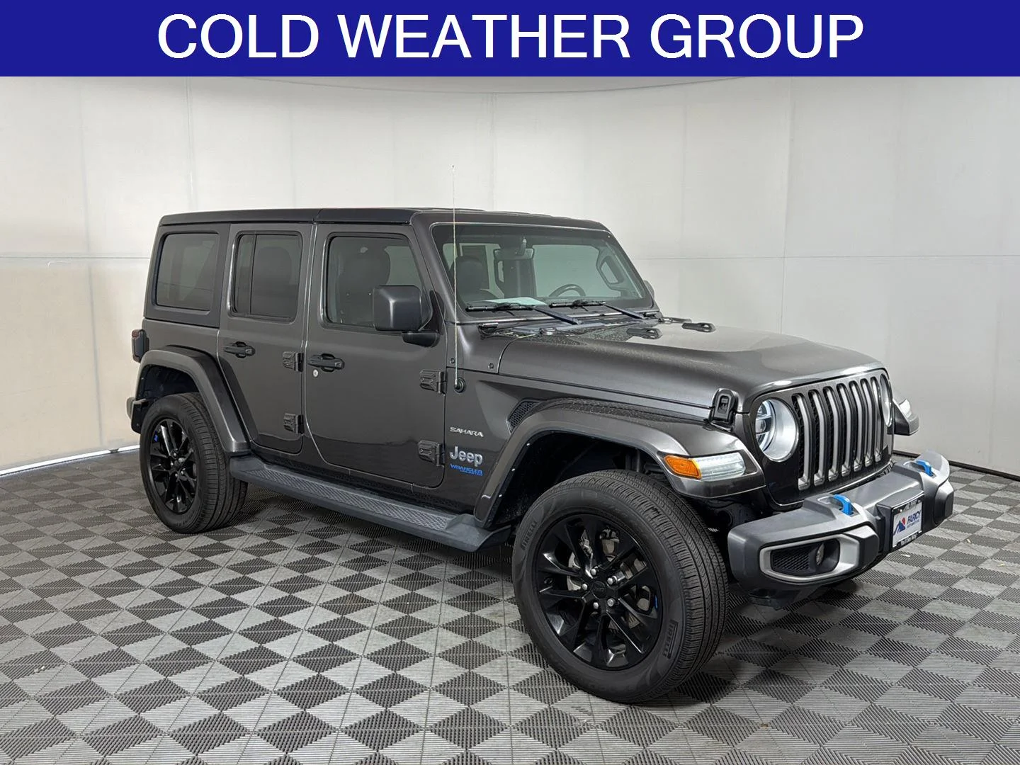 Used 2022 Granite Crystal Metallic Clearcoat Jeep Unlimited Sahara image 2