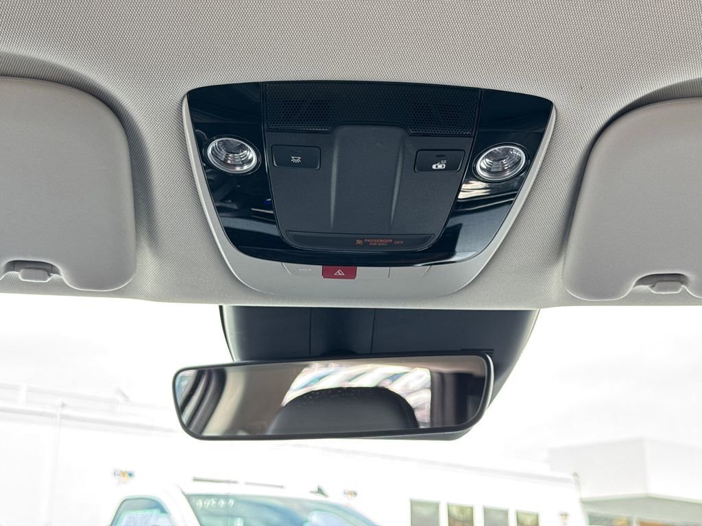 Used 2023 White Kia Wind image 24