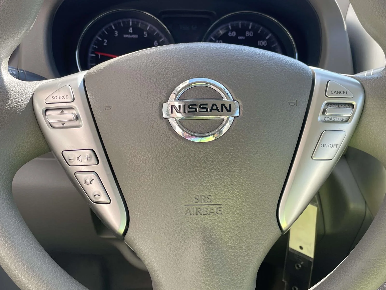 Used 2015 White Nissan 4dr Sdn CVT 1.6 SV image 13