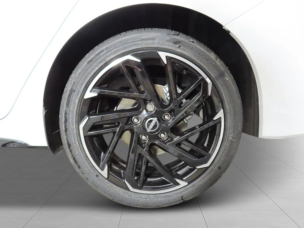 New 2026 Aspen White TriCoat / Super Black Two-tone Nissan SR image 9