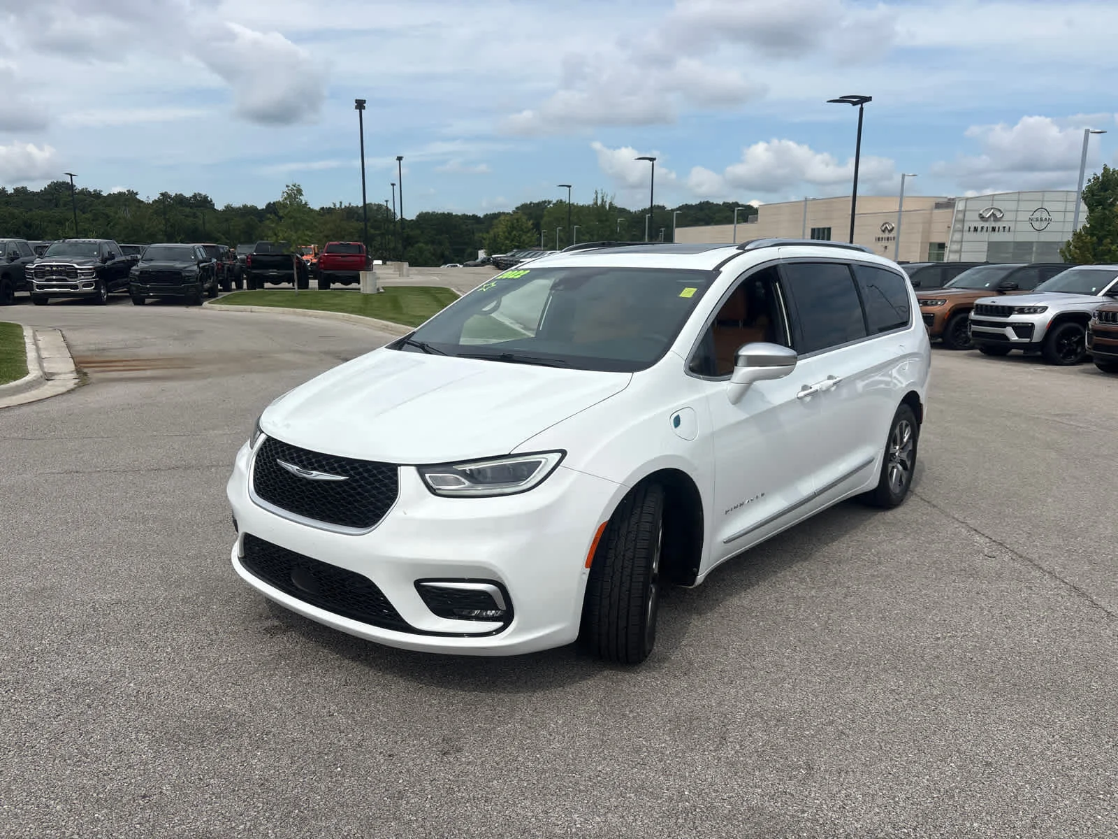 Used 2022 Bright White Clearcoat Chrysler Hybrid Pinnacle image 5