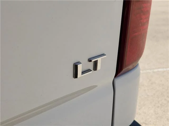 Used 2025 Summit White Chevrolet LT w/1LT 4x2 Crew Cab 5.75 ft. box 147.4 in. WB image 9