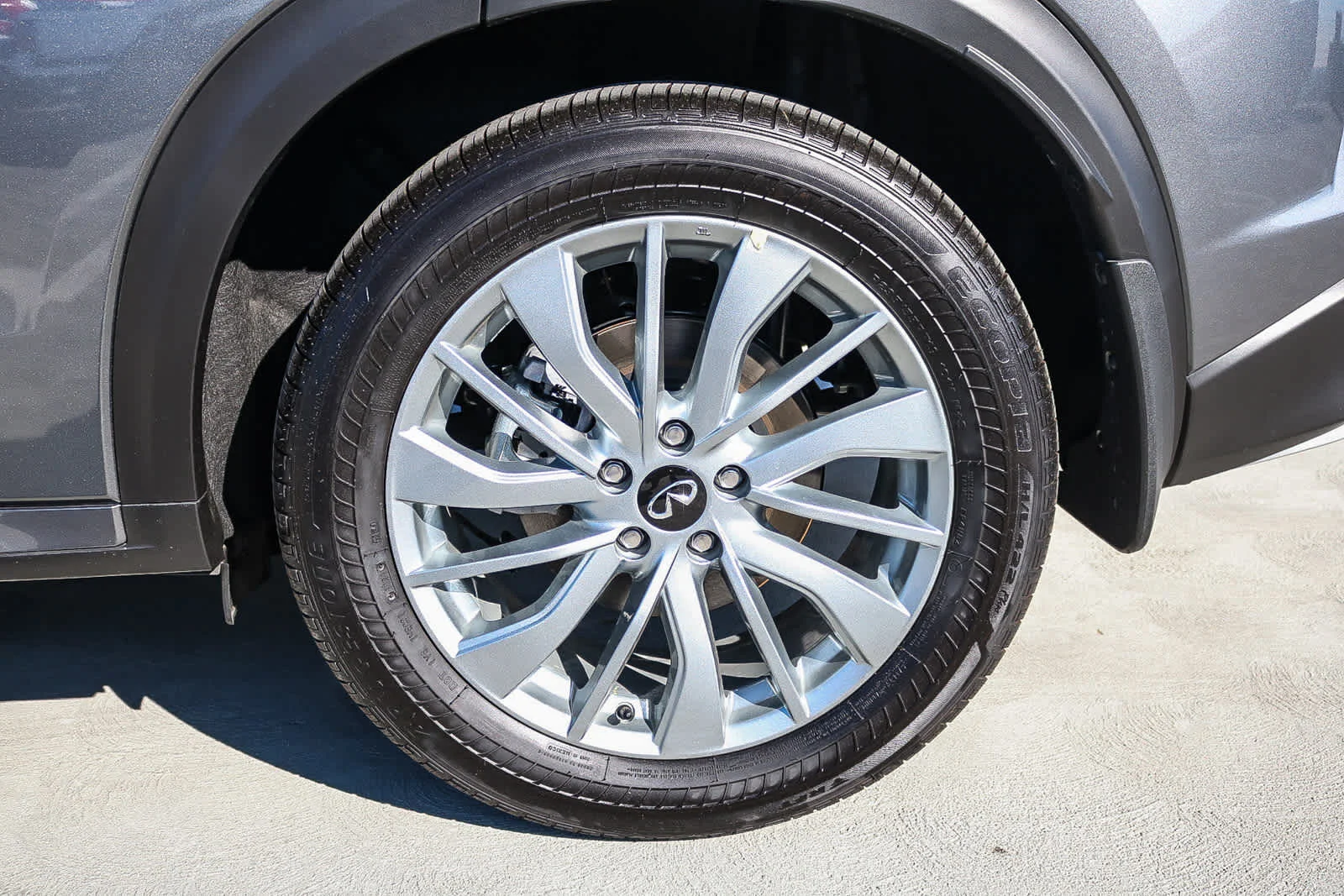 New 2025 GRAPHITE SHADOW INFINITI LUXE AWD image 10