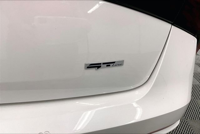 Used 2025 Snow White Pearl Kia GT-Line image 9