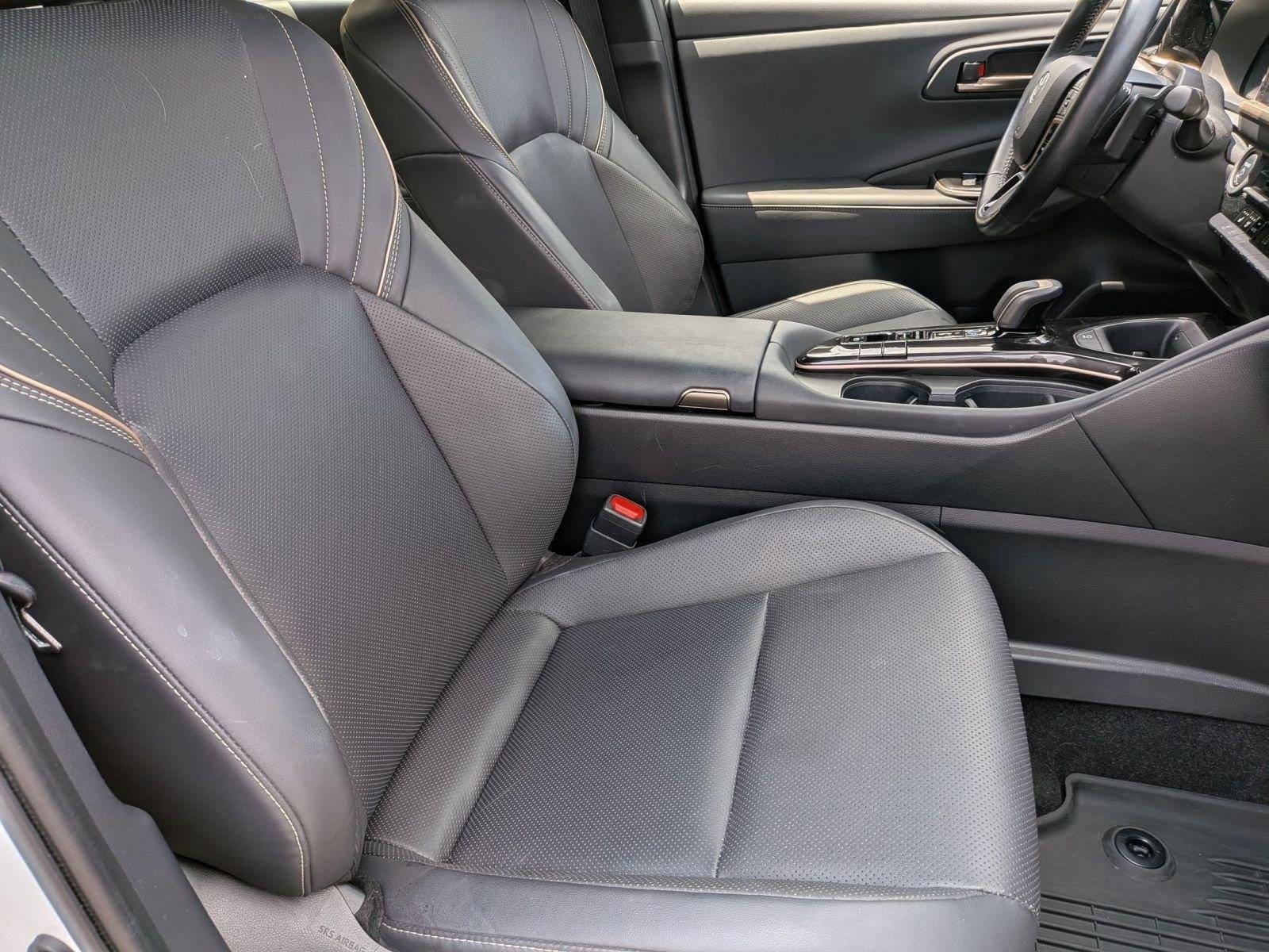 Used 2025 Oxygen White Toyota Limited image 23