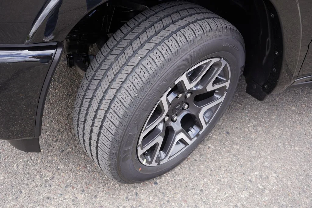New 2026 Diamond Black Crystal Pearl-Coat Exterior Paint RAM Laramie image 9