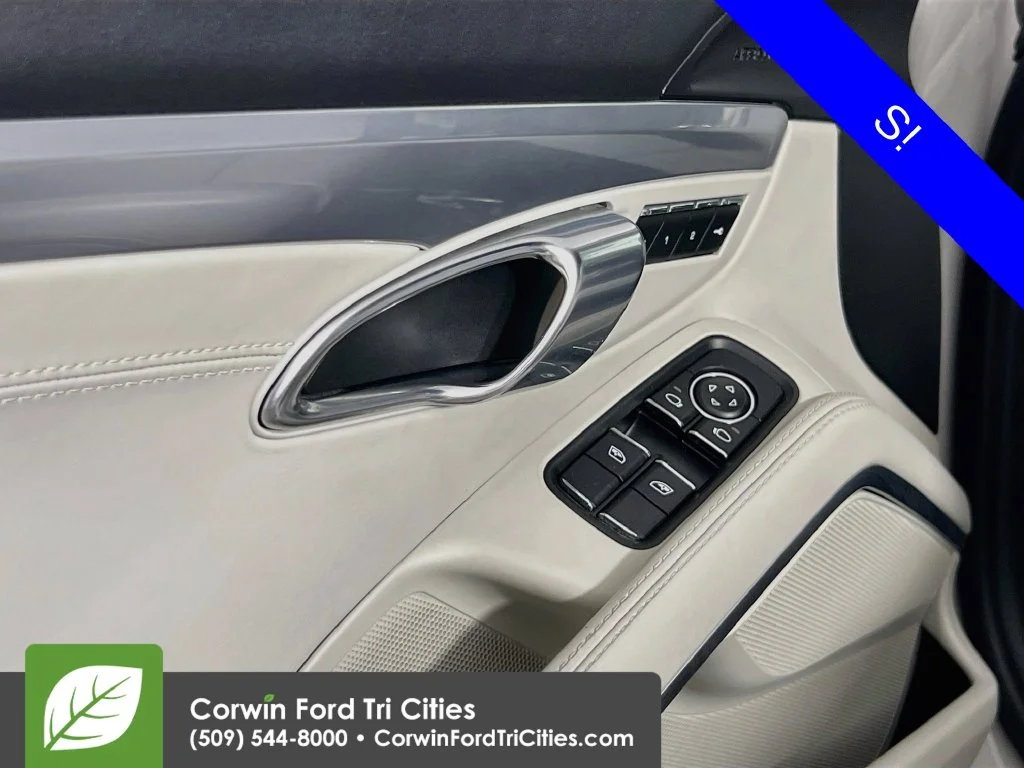 Used 2019  Porsche  image 10
