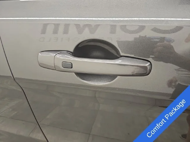 Used 2019 Gray Ford XLT image 9