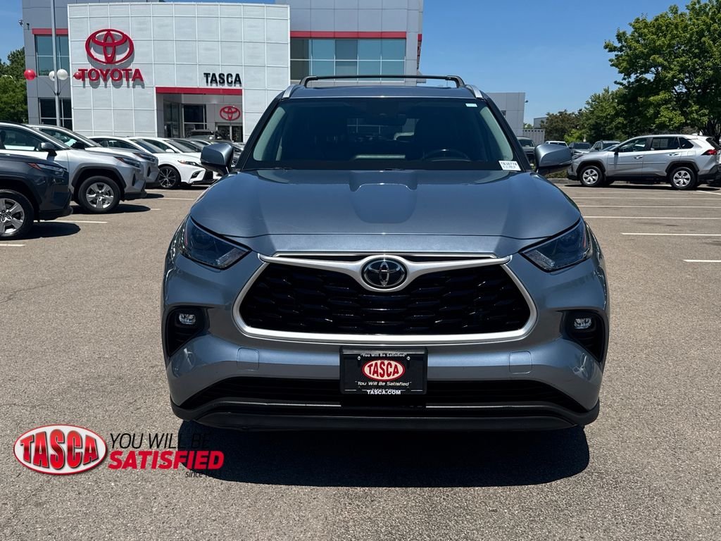 Used 2022 Gray Toyota XLE image 2