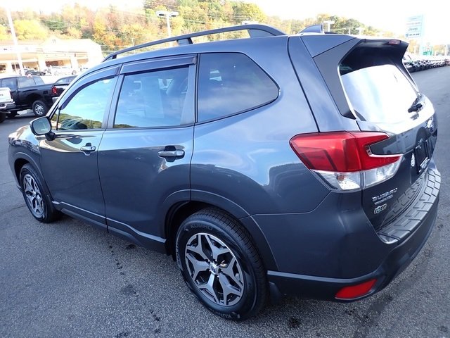 2020 Subaru Forester Premium photo 2