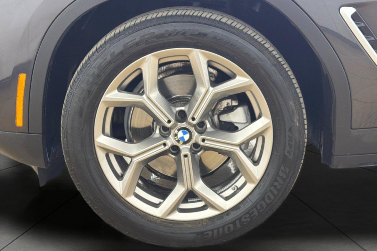 Used 2024 GRAPHITE GREY METALL BMW sDrive30i image 26