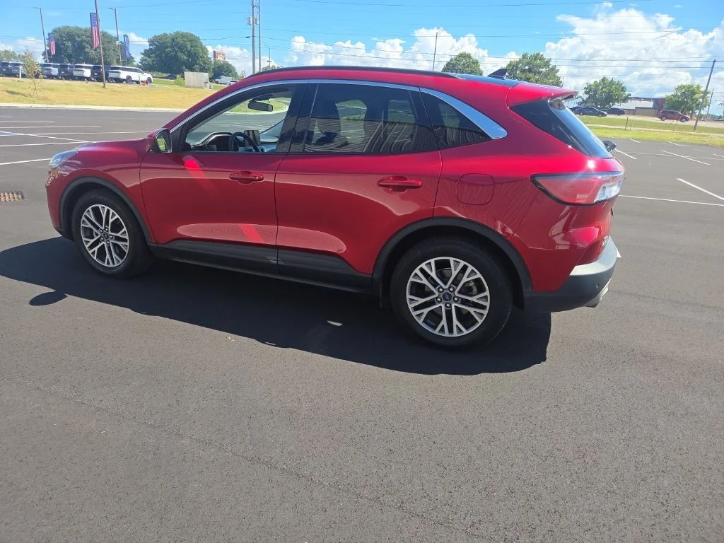 Used 2022 Red Ford SEL image 9
