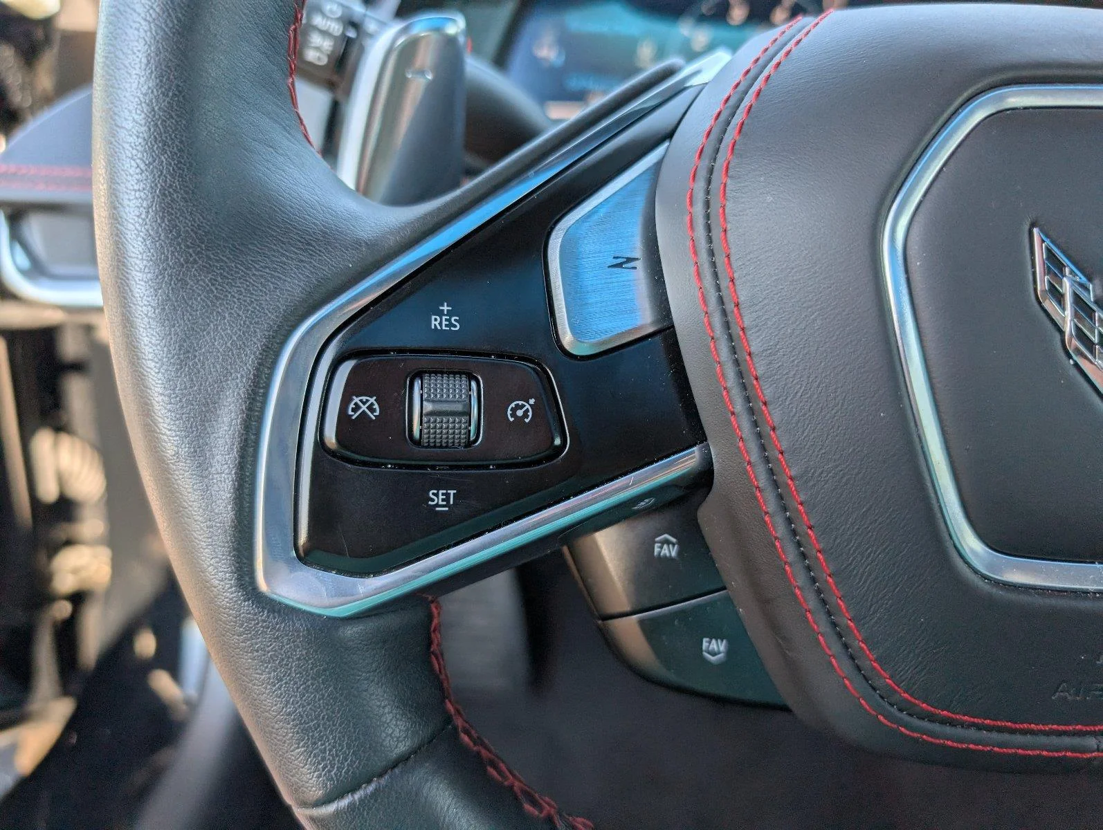 Used 2020 BLACK Chevrolet 3LT image 34