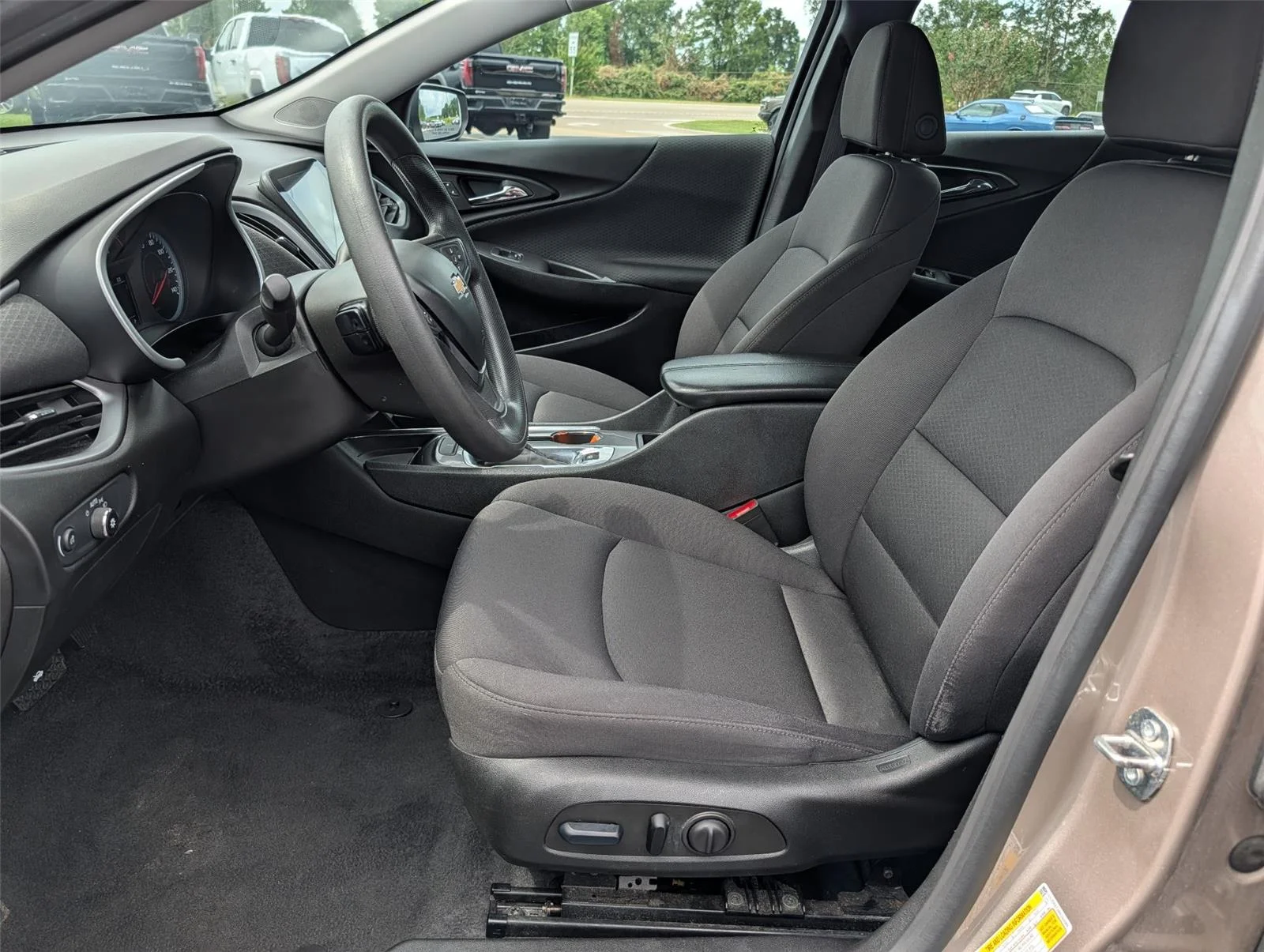 Used 2023 Mineral Gray Metallic Chevrolet LT image 10