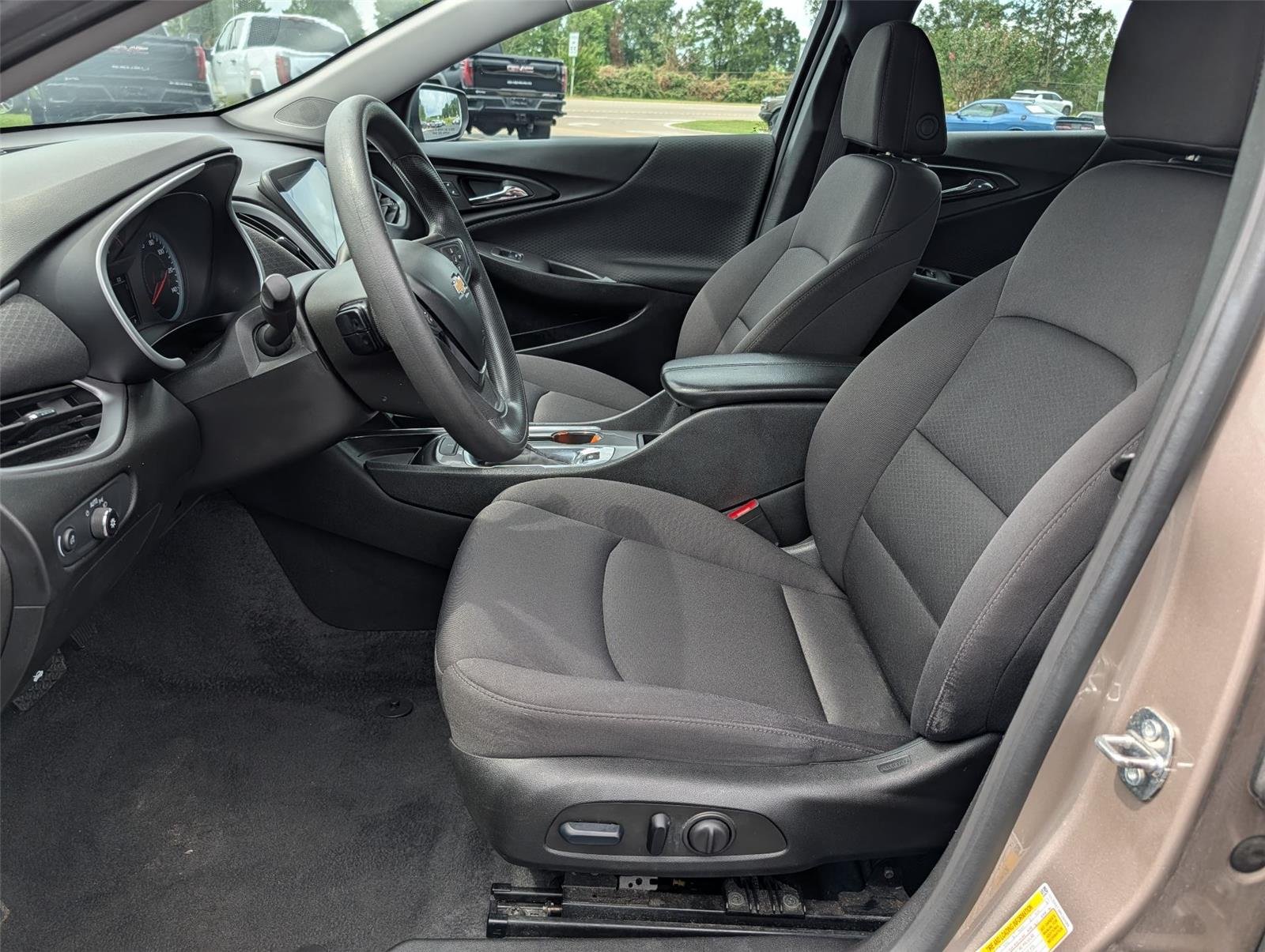 Used 2023 Mineral Gray Metallic Chevrolet LT image 10
